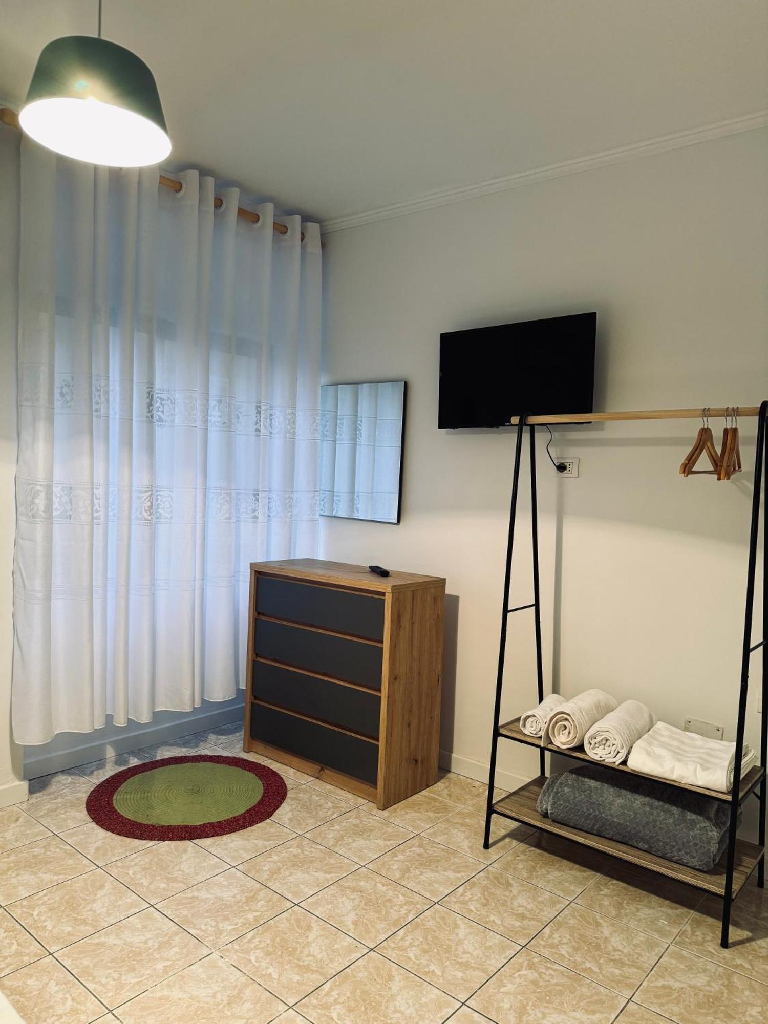 Hi5 Rooms Tiranë Luaran gambar