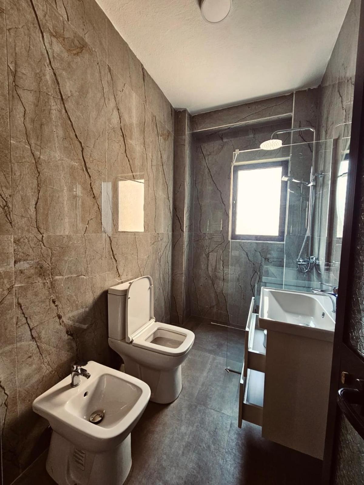 Hi5 Rooms Tiranë Luaran gambar