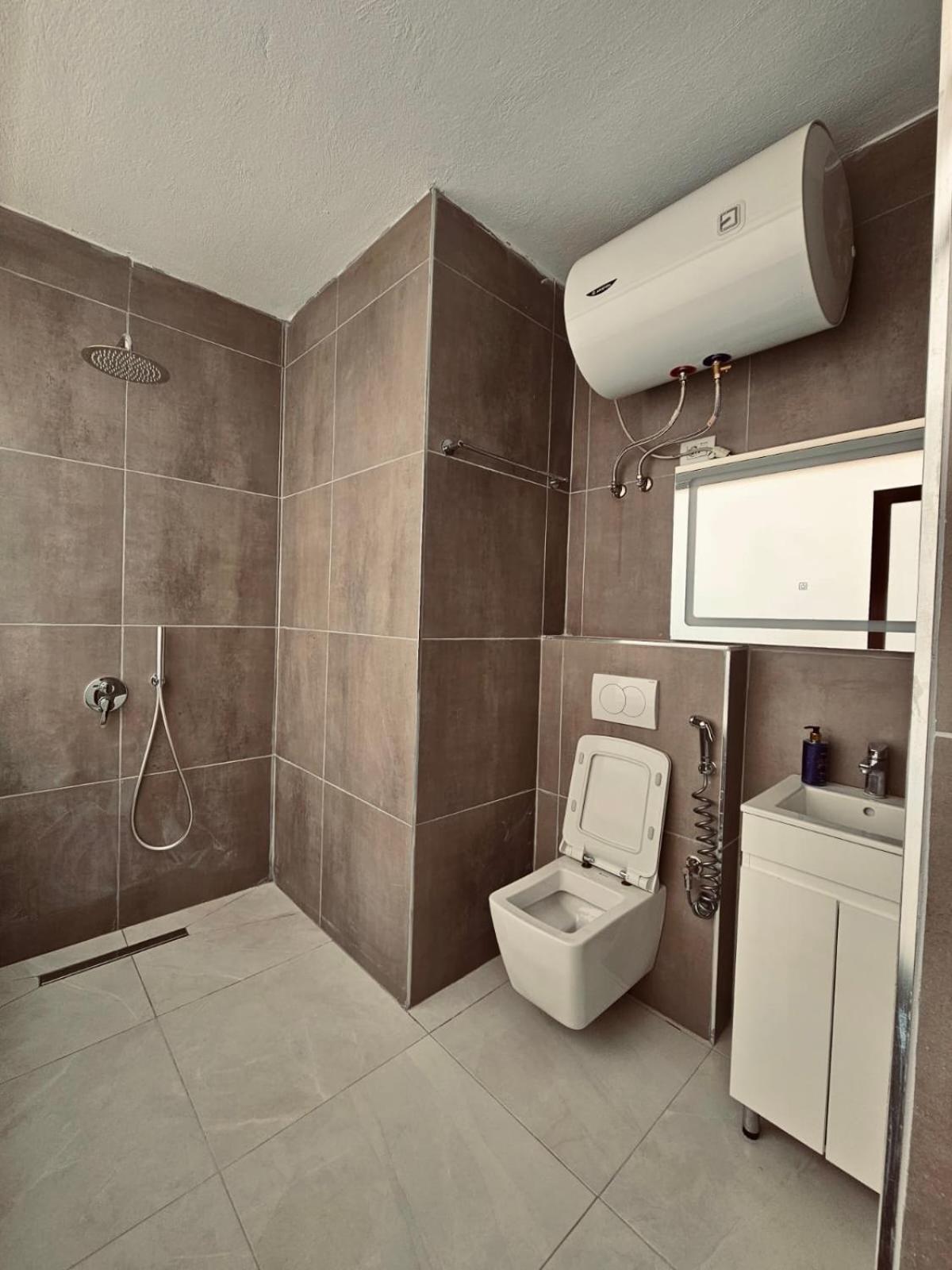 Hi5 Rooms Tiranë Luaran gambar