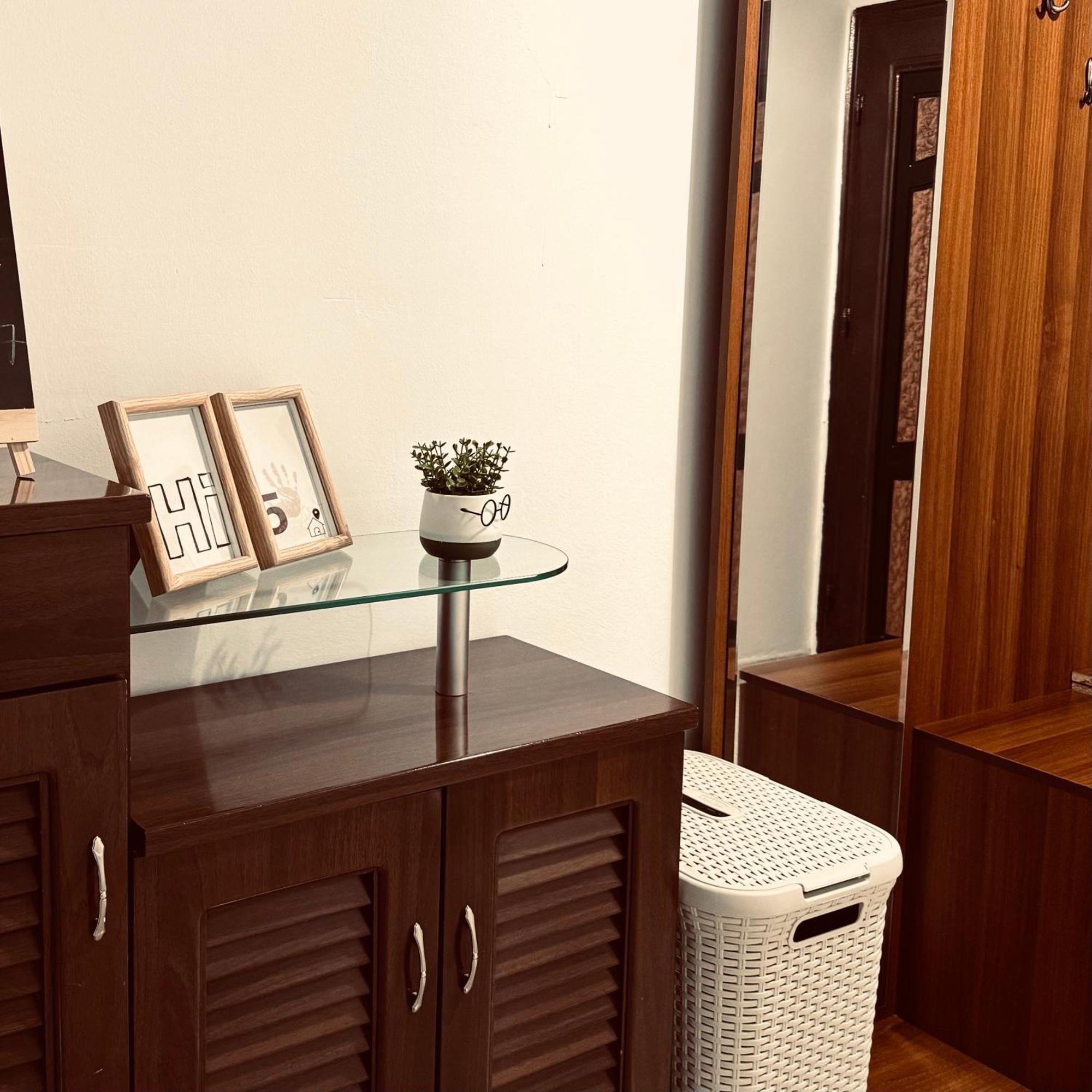 Hi5 Rooms Tiranë Luaran gambar