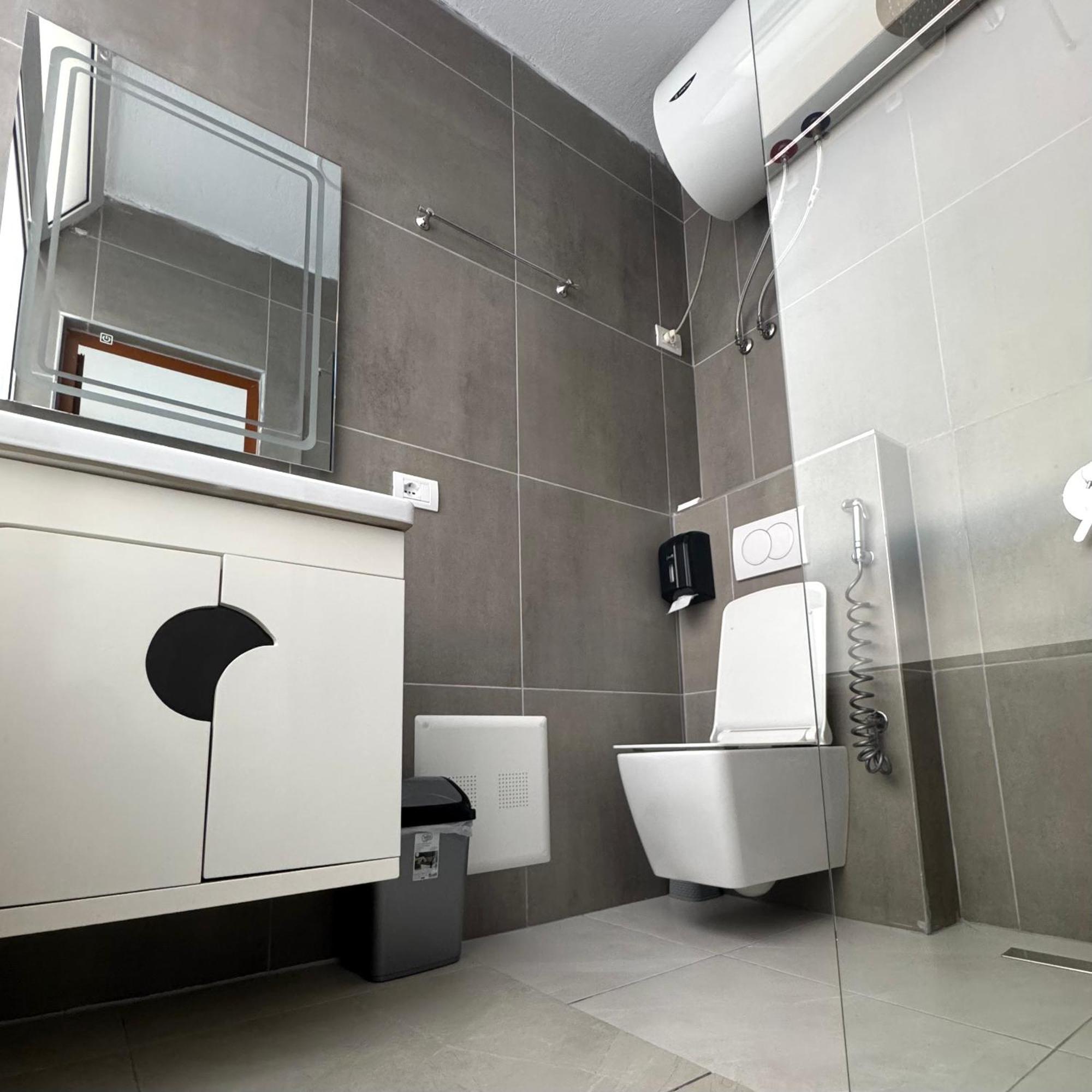 Hi5 Rooms Tiranë Luaran gambar