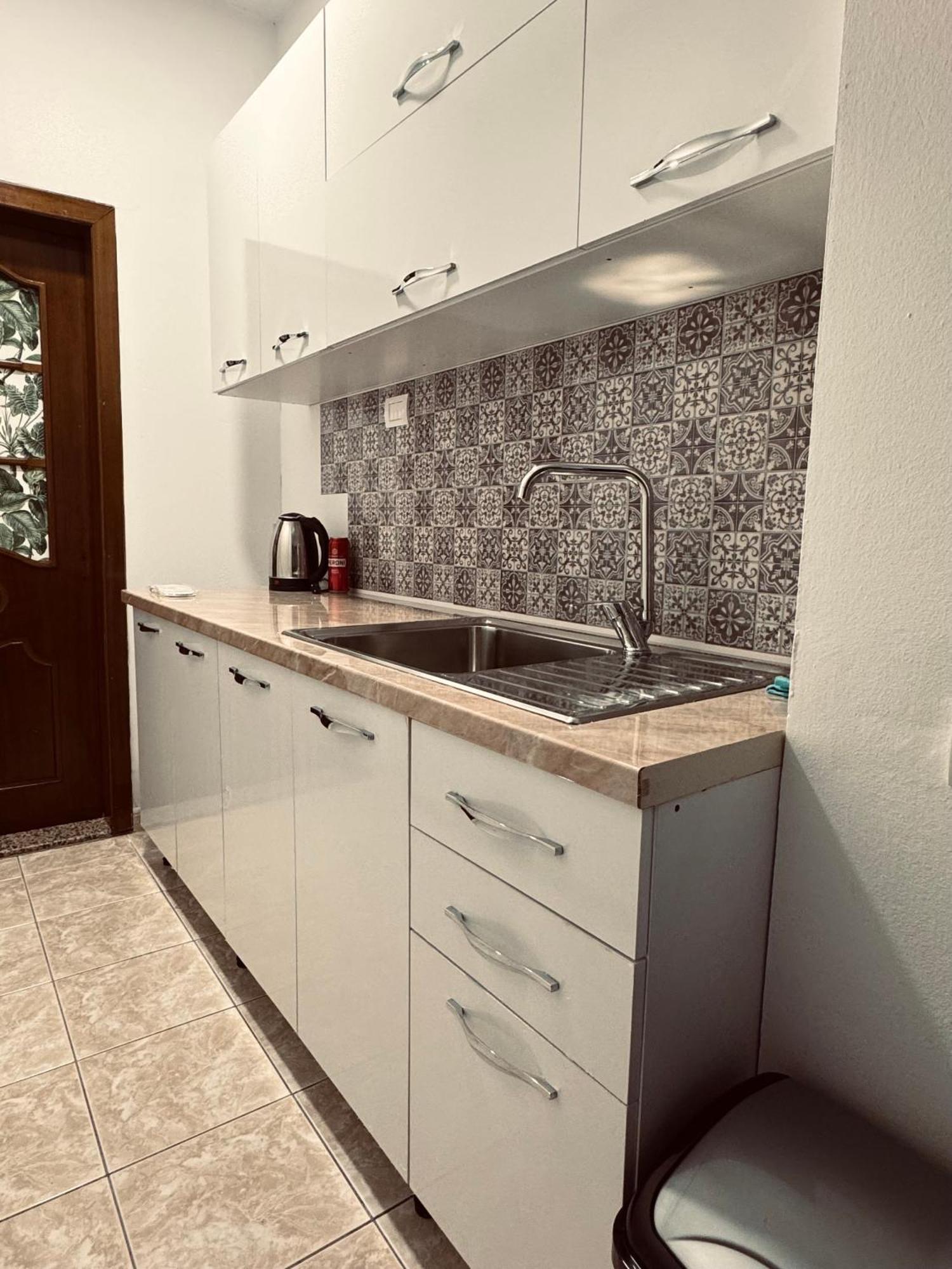 Hi5 Rooms Tiranë Luaran gambar